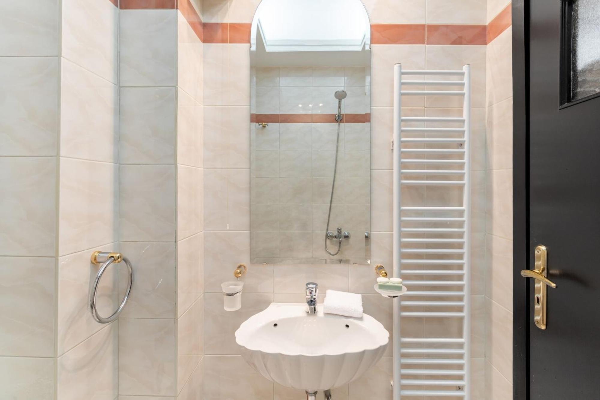 Fresh Detailed Stylish Apartment At Acropolis أثينا المظهر الخارجي الصورة